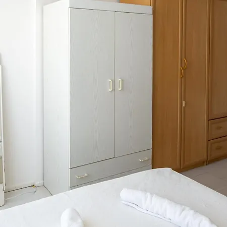 Peaceful Flat Close To Beach In